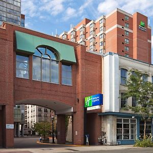 Holiday Inn Express Toronto Downtown By Ihg